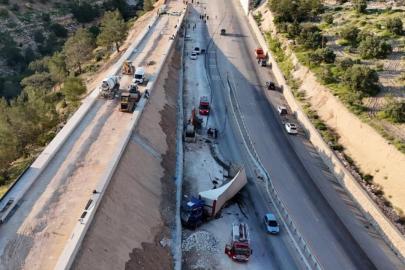 Freni boşalan tır yapımı süren kaçış rampasına çarptı: 1 ölü