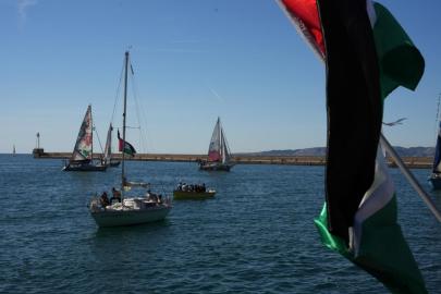 Global Sumud Filosu, soykırımcı İsrail savaş gemilerince abluka altına alındı