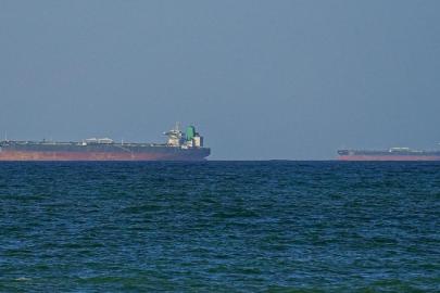 İran, Hürmüz Boğazı'ndan geçecek gemilere mayınlara karşı alternatif rota açıkladı