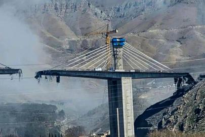 İran'daki B1 Köprüsü'ne ikinci saldırısı sonrası bölgede elektrik kesintisi yaşandı