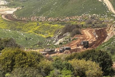 İşgalci İsrail, Lübnan'ın güneyinde sınır hattındaki beldelerde birçok evi yıktı