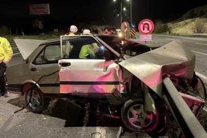 Kütahya'da bariyere çarpan otomobilin sürücüsü ağır yaralandı