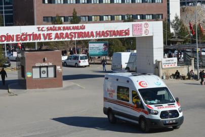 Mardin'de iki otomobil çarpıştı: 10 yaralı