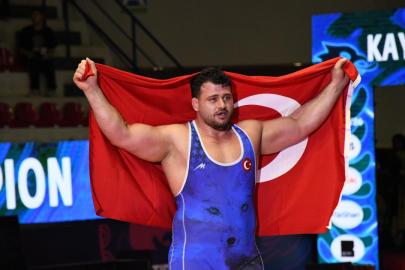 Milli güreşçi Rıza Kayaalp'e tebrikler art arda geldi