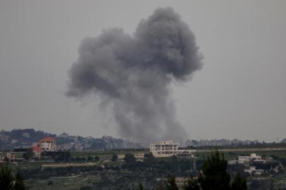 Soykırımcı İsrail, Lübnan'a hava saldırıları başlattı