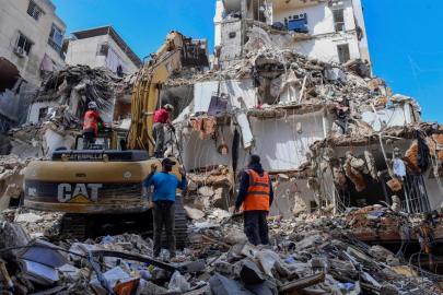 Soykırımcı İsrail'in Lübnan'ın güneyinde sürdürdüğü saldırılarda 5 kişi öldü