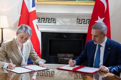 Türkiye ile İngiltere arasında Stratejik Ortaklık Çerçeve Belgesi imzalandı