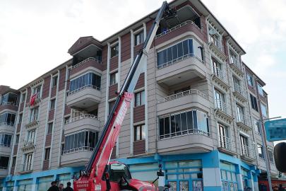 250 kiloluk cenaze teleskopik forkliftle taşındı