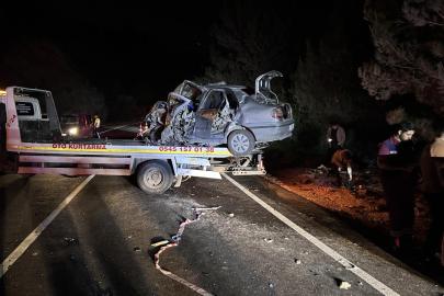 Adana'da iki otomobilin çarpıştığı kazada 2 kişi öldü, 3 kişi yaralandı