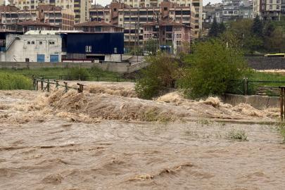 AFAD: Fırtına ve yağışlarda 2 kişi yaşamını yitirdiğini, 33 kişi yaralandı