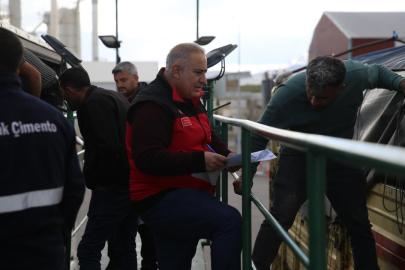 Batı illerine gönderilen kurbanlıklar Erzurum'da sıkı kontrolden geçiriliyor