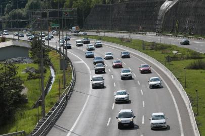 Bayram tatili öncesi otoyollarda araç yoğunluğu arttı