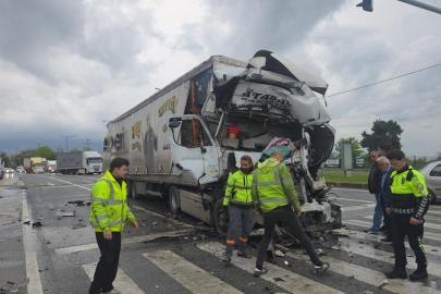 Bursa'da feci kaza: Tır tankere çarptı