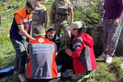 Dağda sakatlanan kadın sedyeyle 2 kilometre taşınıp hastaneye ulaştırıldı