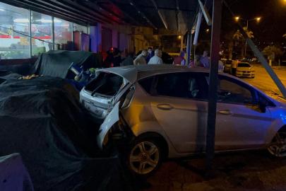 Direksiyon hakimiyeti kayboldu, araç manava girdi