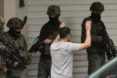 İşgalci İsrail ordusu Batı Şeria'da 4 Filistinliyi yaraladı, 2 Filistinliyi gözaltına aldı