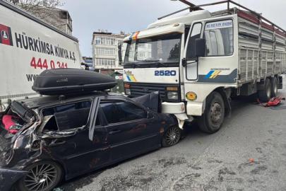 İstanbul'da freni boşalan kamyon 8 araca çarptı