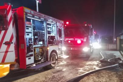 İstanbul'da menteşe üretimi yapılan fabrikada yangın