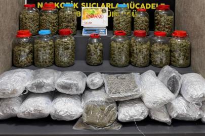İzmir'de 60 kilo 200 gram uyuşturucu ele geçirildi