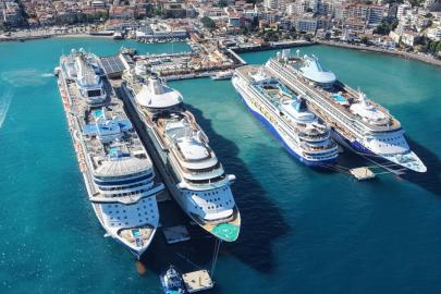 Kuşadası'na 4 kruvaziyerle 9 bini aşkın turist geldi