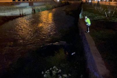 Otomobil dereye uçtu, sürücü kaçtı