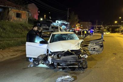 Park halindeki çekiciye çarptı: 1 ölü, 1 kişi yaralı