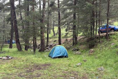 Piknik yapan gruba yıldırım isabet etti: 3 yaralı