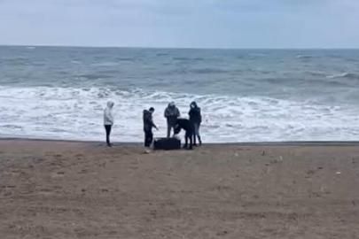 Sahile vuran çantadan uyuşturucu çıktı