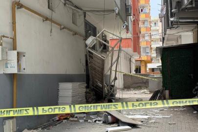Şanlıurfa'da inşaat asansörü düştü: 1 işçi balkonda asılı kaldı