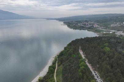Sapanca Gölü'nde su seviyesi 10 ay sonra kritik eşiği aştı