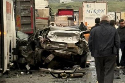TAG Otoyolu'nda zincirleme trafik kazası: 1'i ağır 5 yaralı