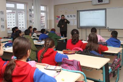 Turhal'da sel ve taşkın riskine karşı eğitime üç gün ara verildi