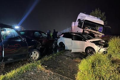 Uşak'ta zincirleme trafik kazasında 4 kişi hayatını kaybetti