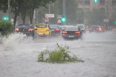 Yurdun bazı bölgeleri için sağanak ve fırtına uyarısı