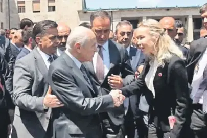 Ayşegül Yıldız siyasete girdi