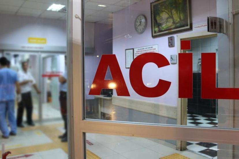 Çanakkale'de tankere çarpan otomobildeki 2 kişi öldü, 2 kişi ağır yaralandı