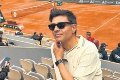 Cansel Elçin’e Paris’te yoğun ilgi