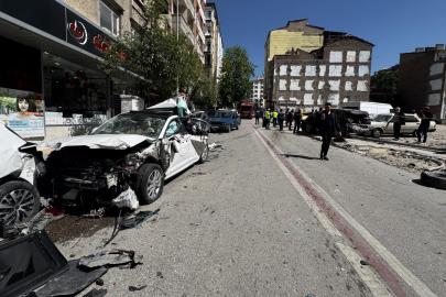 Hafriyat kamyonu ortalığı savaş alanına çevirdi