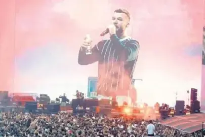 İstanbul’da garip, etkileyici bir konser!