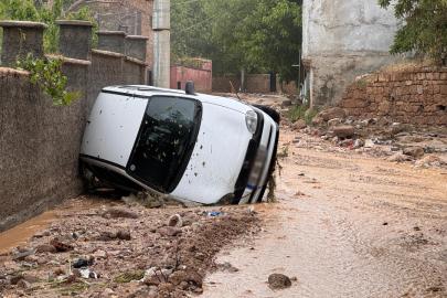 Niğde'de sel: 3 araç sele kapıldı, 1 kişi hayatını kaybetti