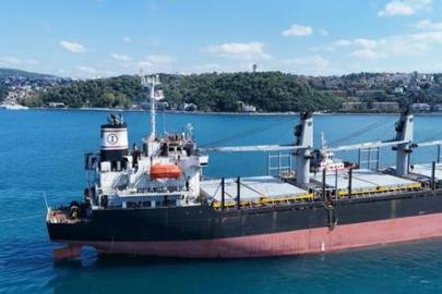 5 İHA saldırısına uğramıştı! Hasarlı gemi İstanbul Boğazı’ndan geçti