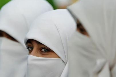 İtalya hükümeti, yabancı öğrenci sayısı ve başörtüsü yasağı için yasa tasarısı hazırlıyor
