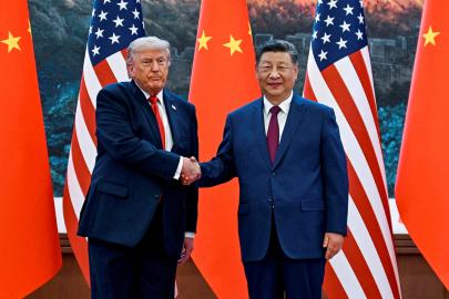 Merakla beklenen zirve öncesi Trump'tan Çin Devlet Başkanı Şi'ye övgüler