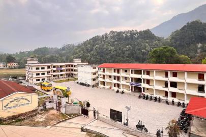Nepal'deki sellerde yıkılan okulun müdürü, 900 öğrencisinin hayatını nasıl kurtardığını anlattı