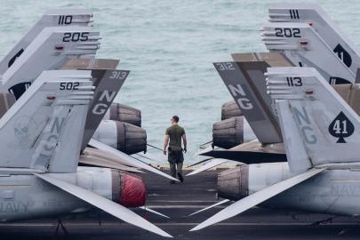USS Abraham Lincoln'ın mürettebatı gündemde. İki denizci kavgaya karıştı